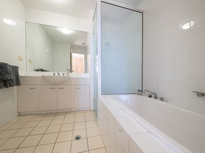 1122 / 615 Kunapipi Road, Laguna Quays