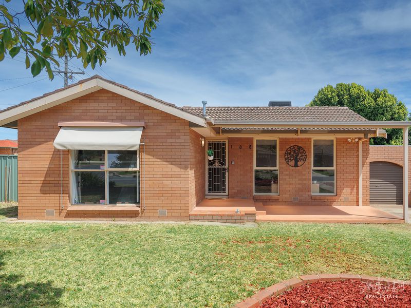 2 / 108 HUONS HILL ROAD, Wodonga