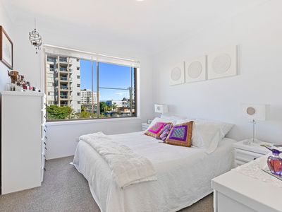 9 / 4 Mary Avenue, Mermaid Beach