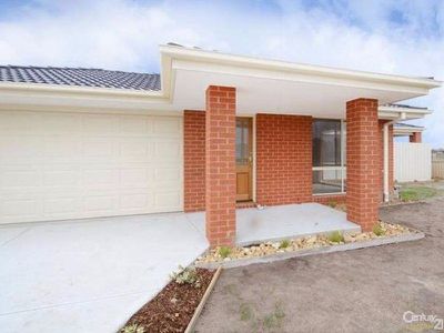 14 Greendale Boulevard, Pakenham
