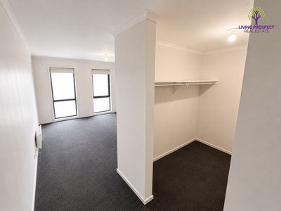 33 / 39 Astley Crescent, Point Cook