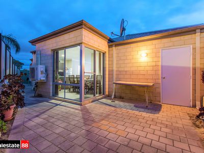 9 / 12 Arbon Way, Lockridge