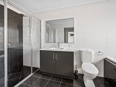 102 Aslett Drive, Karlkurla