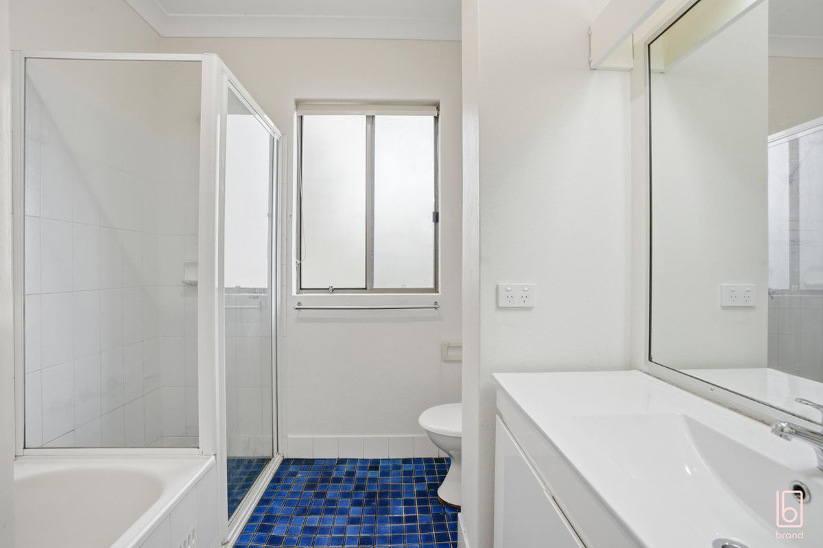 2 / 8-12 Ocean Parade, The Entrance