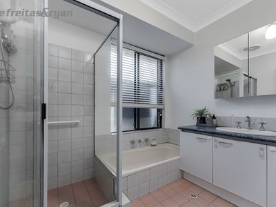 10 Pecan Court, South Lake