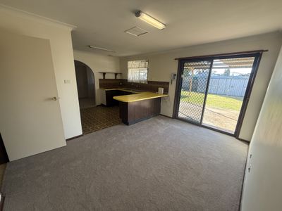 10 Medlyn Street, Parkes