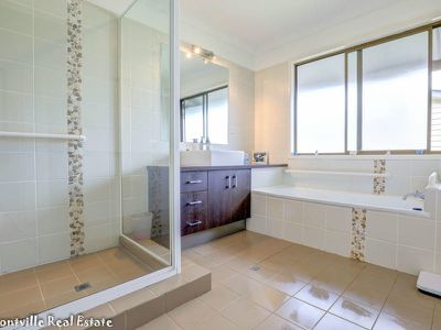 8 Kingsview Drive, Flaxton