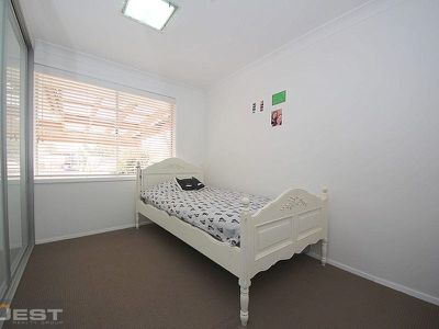 8 Amberdale Avenue, Picnic Point