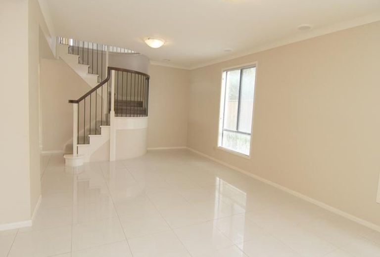 7 Waterstone Cove, Sanctuary Lakes