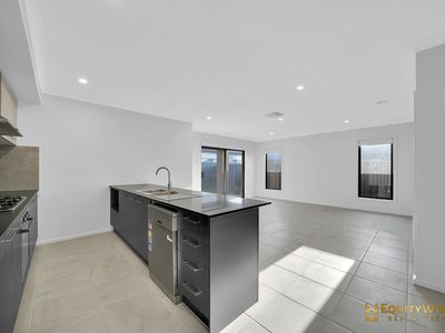 25 Dryandra Street, Manor Lakes