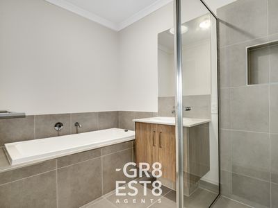 2 / 18 Bayview Rd, Officer