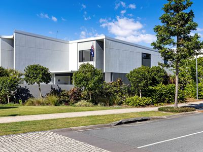 7 Marina Court, Hope Island