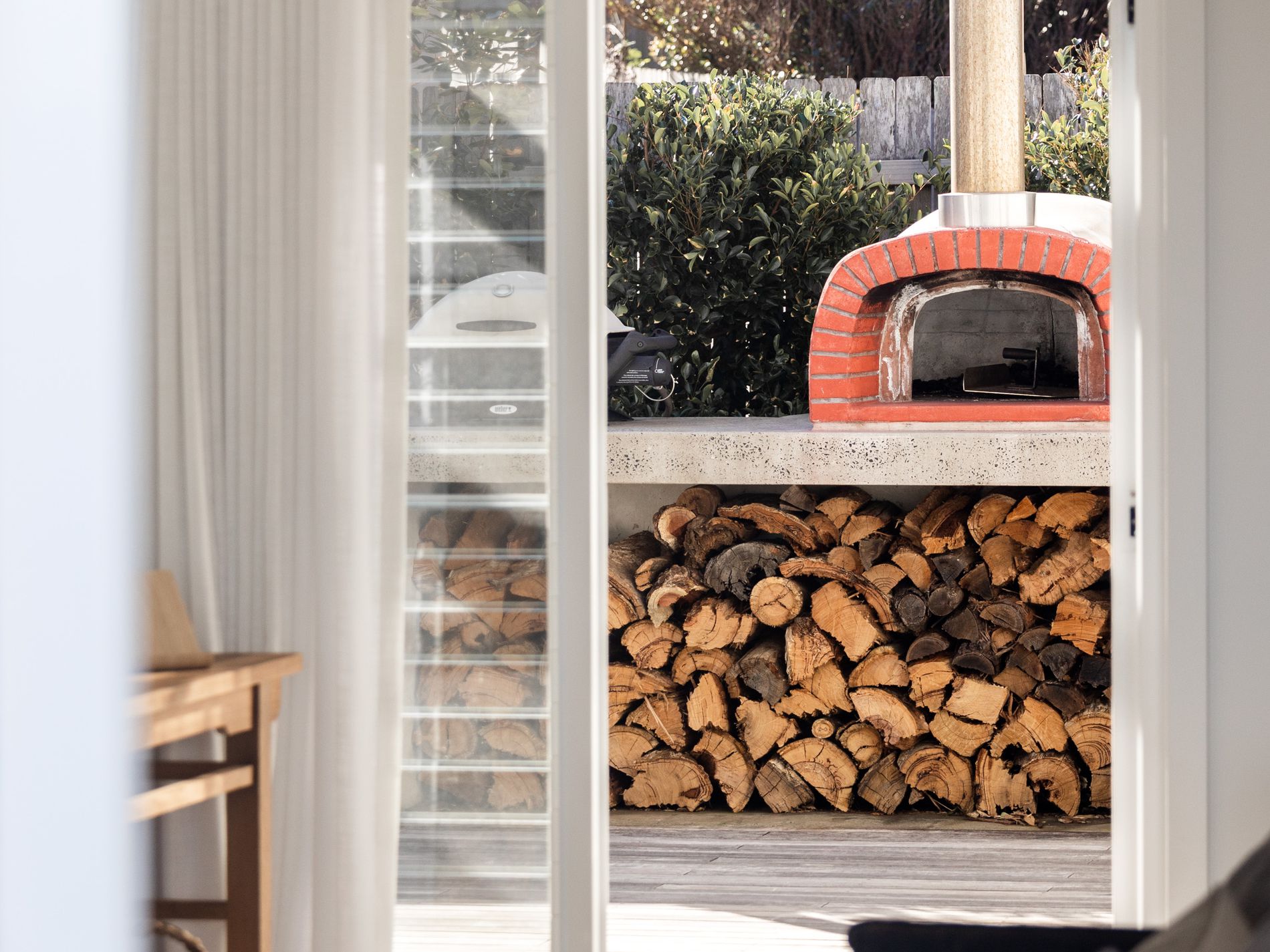 40 Sunset Strip, Manyana