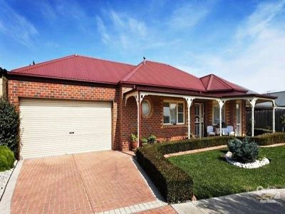 2 Louise Mack Walk, Lynbrook