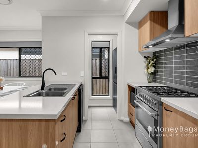 102 Bloomfield Esplanade, South Maclean