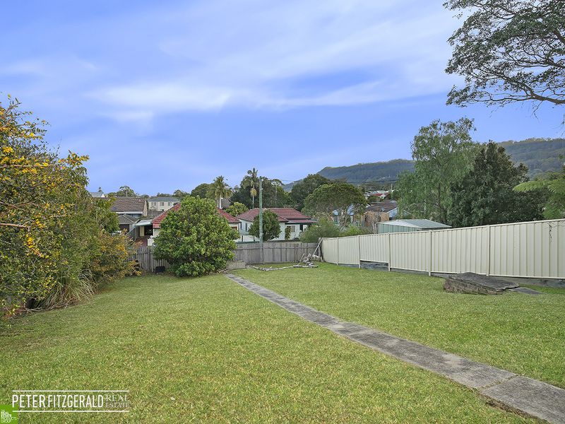 8 Hillcrest Avenue, Woonona