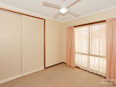 2 / 5 George Street, Horsham