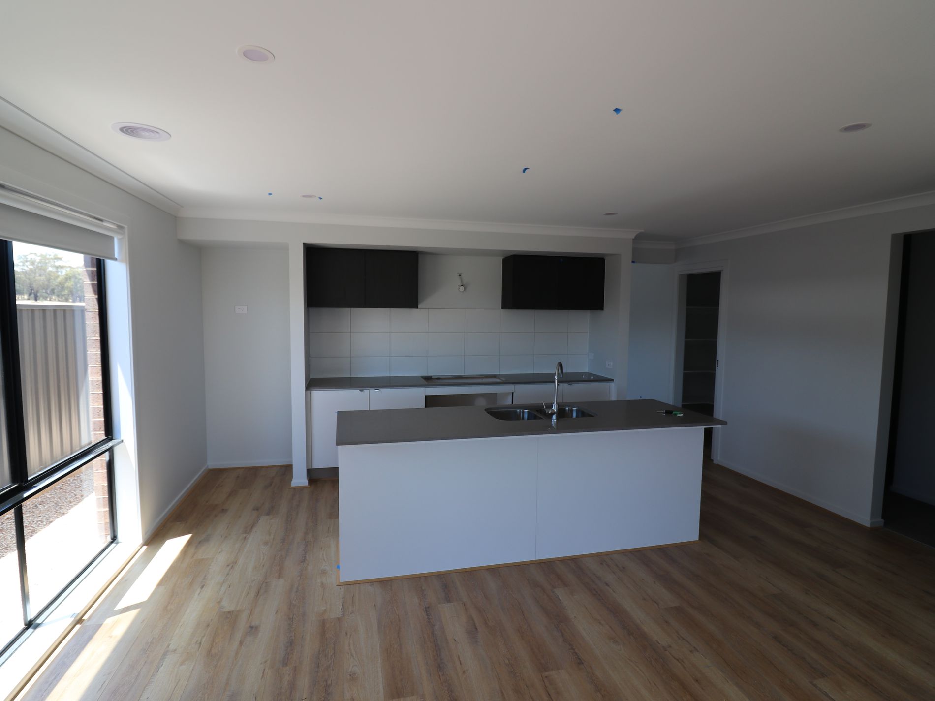 7 Pony Promenade, Seymour