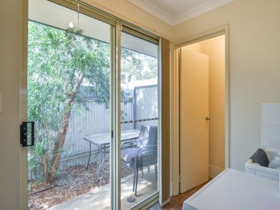 9 / 3 Great Eastern Highway, Somerville