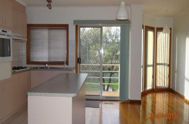2 / 7 Hawick Court, Greenvale