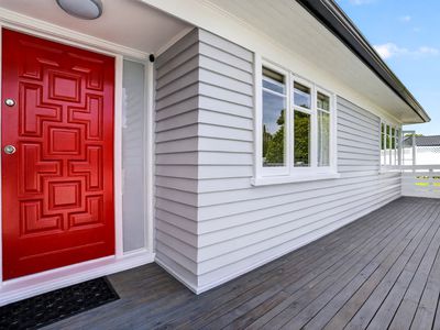 20 & 20A Brian Crescent, Stanmore Bay