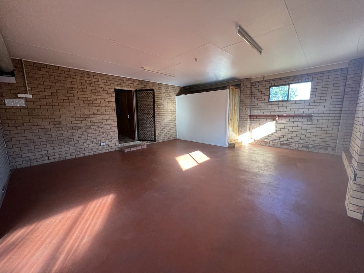 4 Larkin Close, Atherton