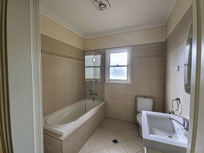 31 Christiansen Avenue, Old Erowal Bay