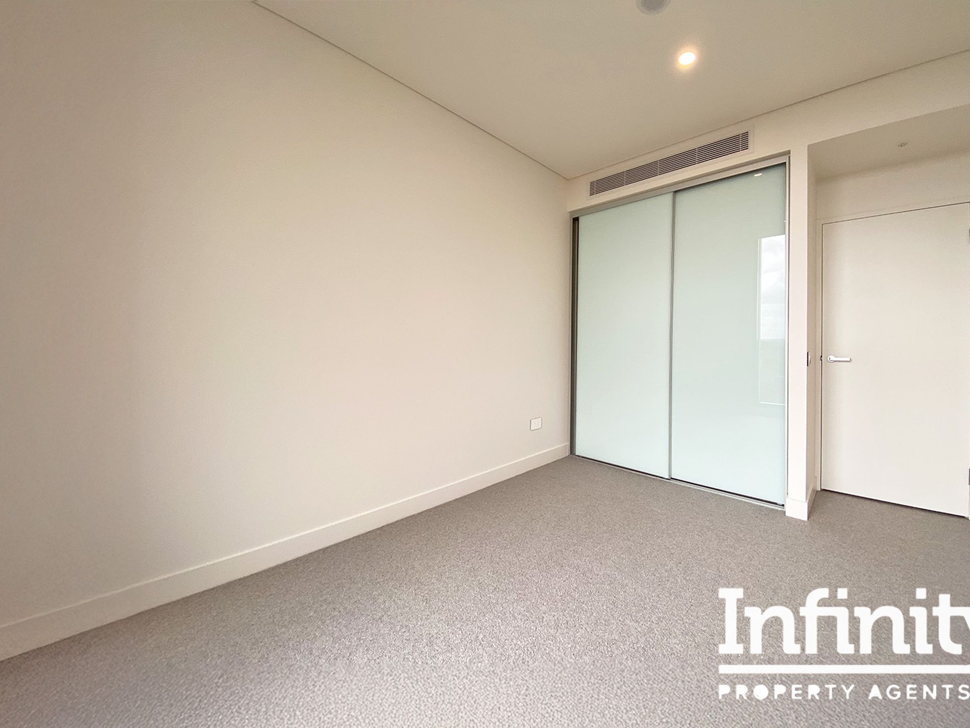 604 / 14 HILL ROAD, Wentworth Point