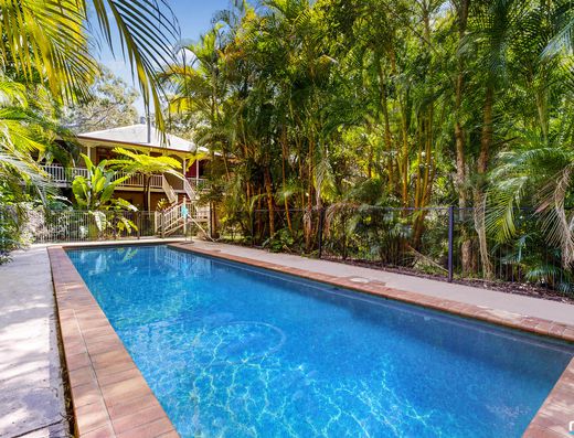 Iconic Garth Chapman Queenslander in a Peaceful Lakeside Setting image 19