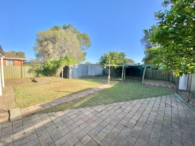 19 ROBERTSON CRESCENT, Deniliquin