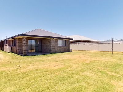 129 Champagne Drive, Dubbo