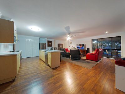 22 Manor Cres, Wakerley