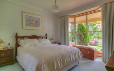 12 Paul Grove, Beaconsfield Upper