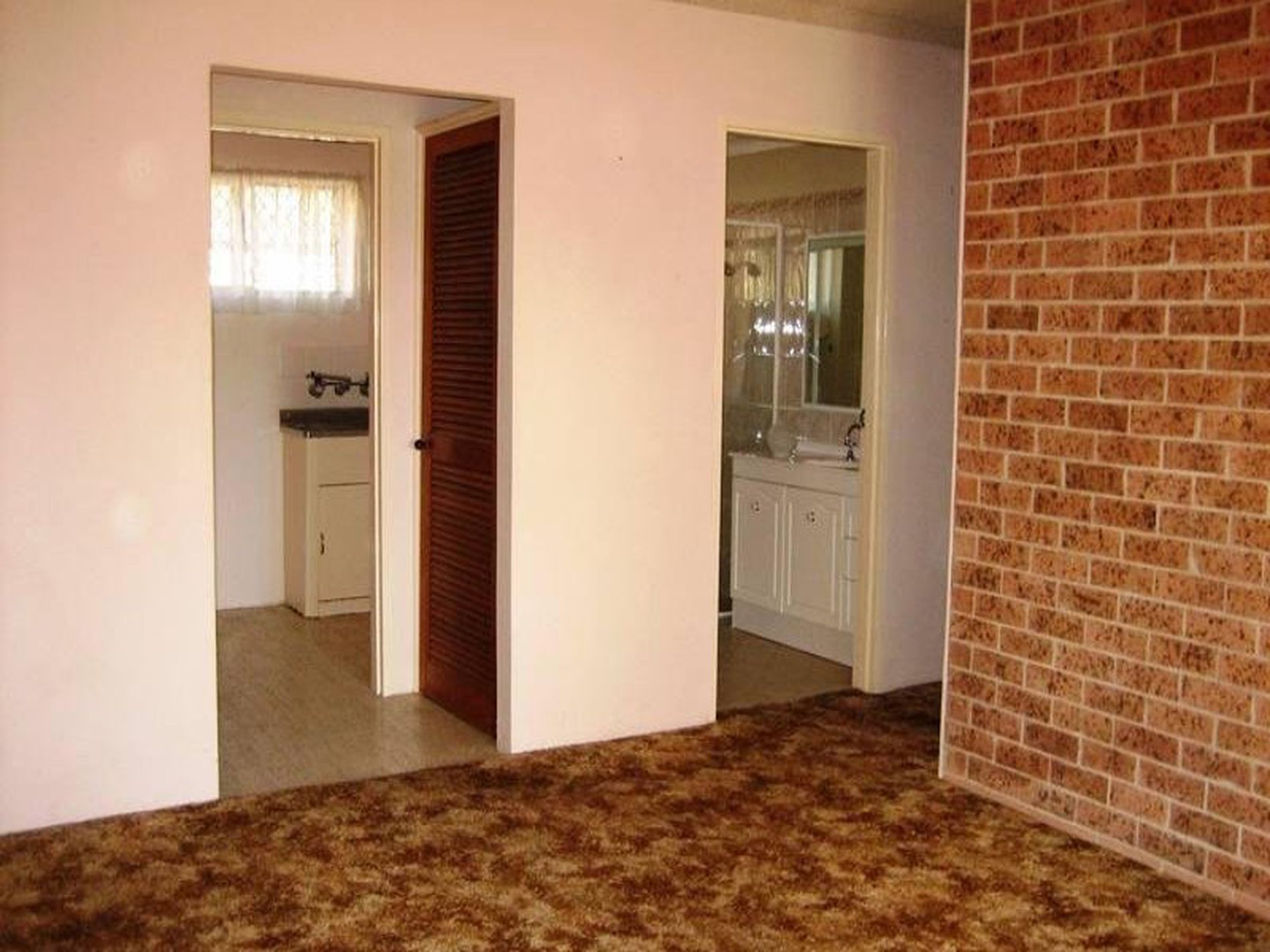 2 / 2 Denison Avenue, Barrack Heights