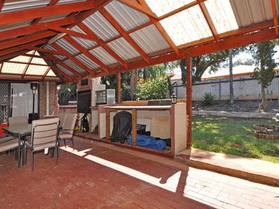 9 Compton Court, Hannans