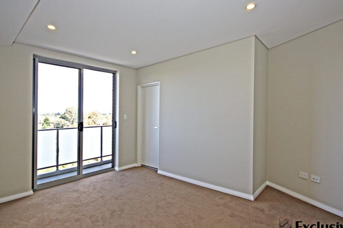 50 Loftus Crescent, Homebush