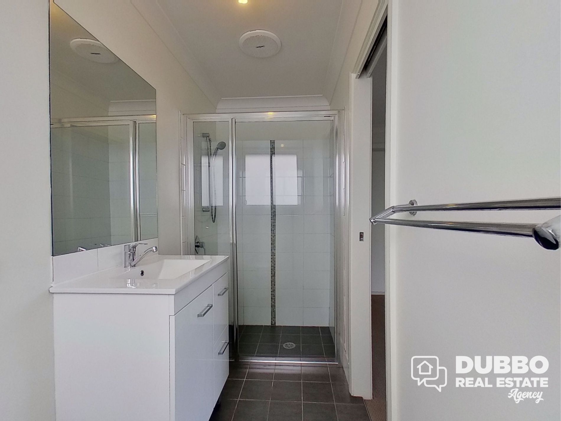 24 Dalbeattie Crescent, Dubbo