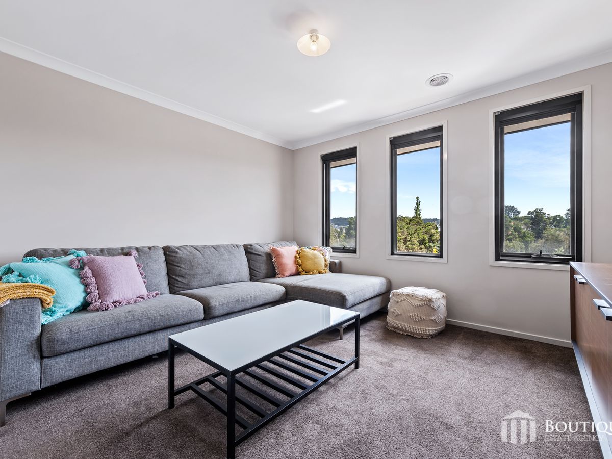22 Rosina Drive, Officer