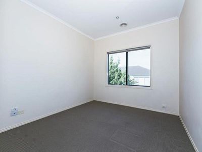 9 Lakeside Drive, Point Cook