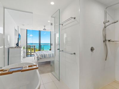 902 / 388 Marine Parade, Labrador