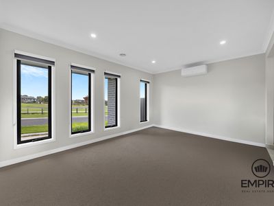 68 Yaralla Circuit, Clyde