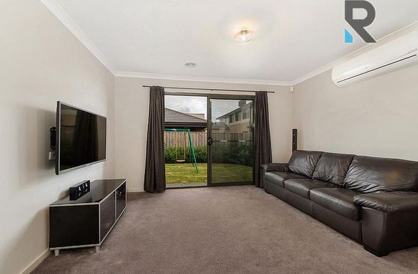 83 Greenvale Gardens Boulevard, Greenvale