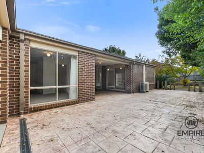 6 Greenfield Court, Cranbourne North