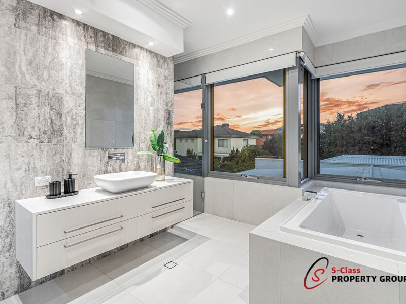 77 Hope Avenue, Salter Point