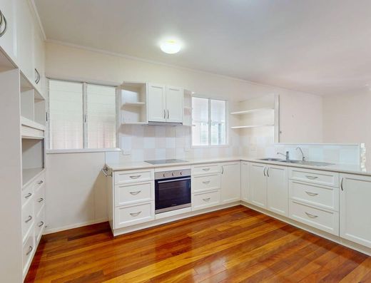 Cooroy Home with Double Frontage image 3