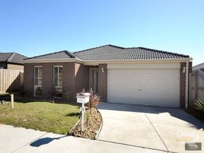 30 Kingsfield Crescent, Lynbrook
