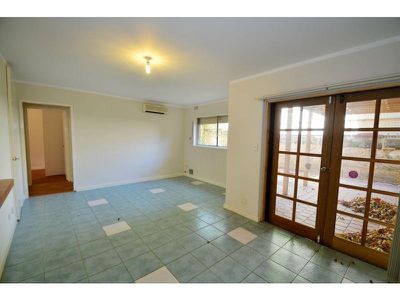 2 / 14 Canham Way, Orelia