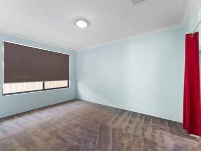 8 Marra Way, South Lake