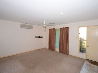 4 TWOLYN STREET, Urangan
