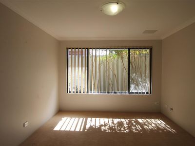 4 / 24 Windemere cres, Nollamara